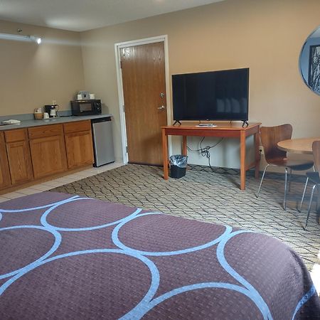 Hotel Super 8 By Wyndham Adrian Esterno foto