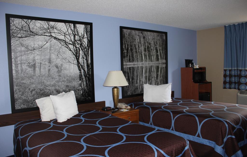 Hotel Super 8 By Wyndham Adrian Esterno foto